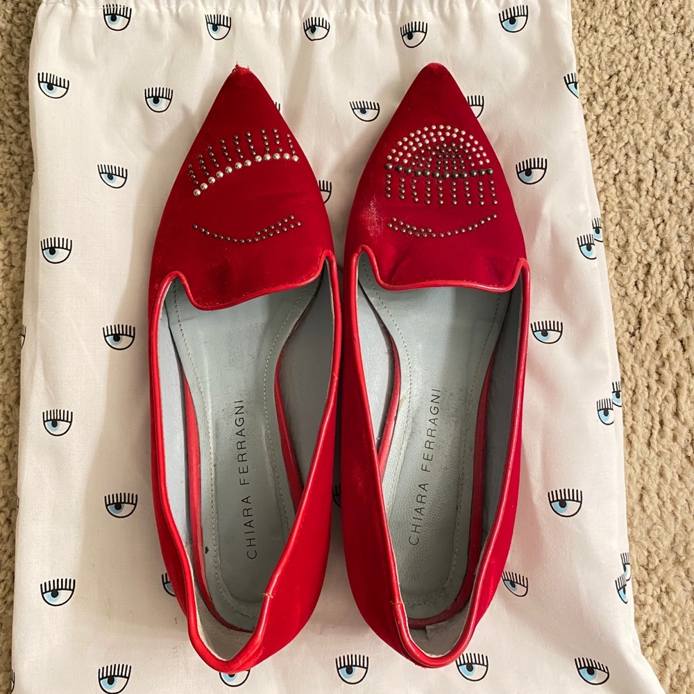 Chiara Ferragni red velvet shoe
